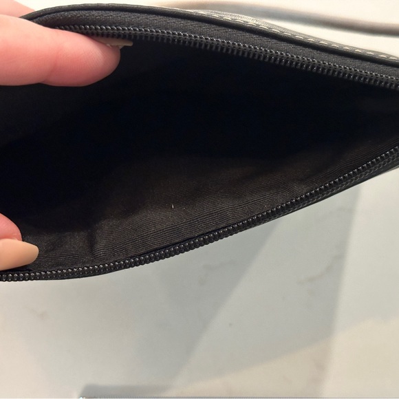 Cute b/w Coach wristlet EUC - Picture 6 of 6